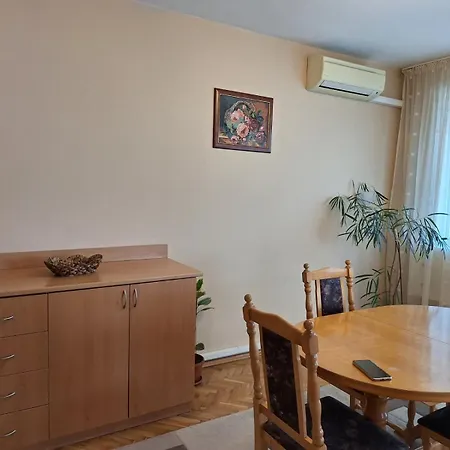 Cosy Oborishte Apartment Varna